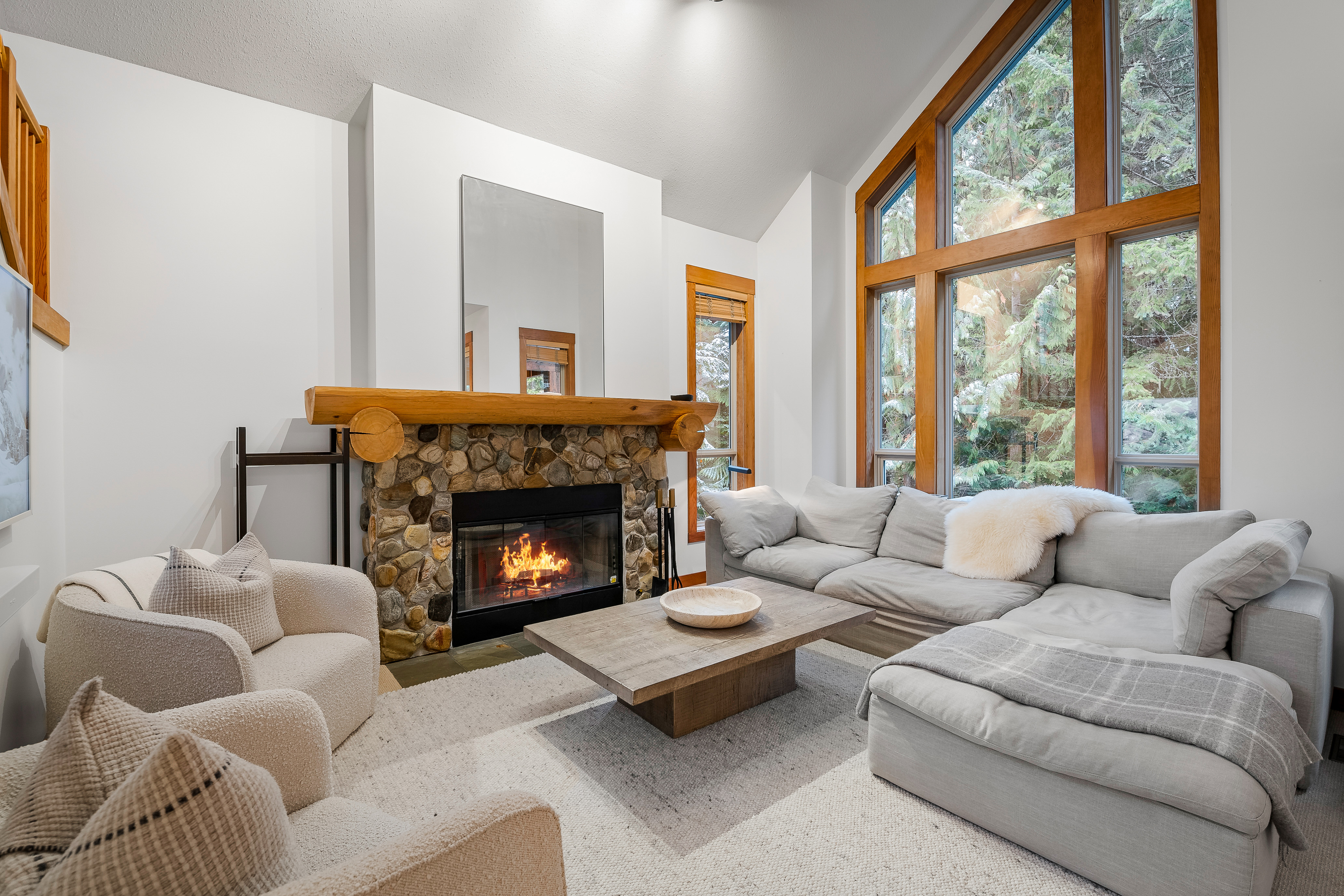 Luxe Cozy 3-Bed Whistler Village